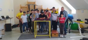 Read more about the article Elnöki látogatás a szkander-szakkörben